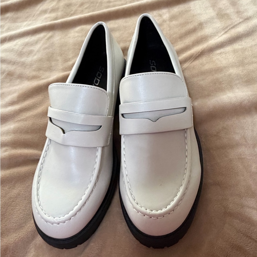 Soda White Women’s Loafers Size 8 New